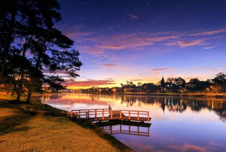 Xuân Hương lake